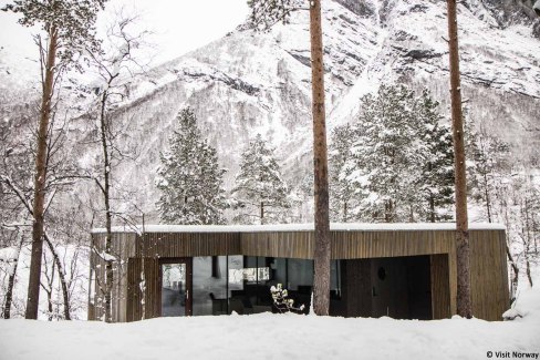 6-VisitNorway_Winter-at-Juvet-Landscape-Hotel-Michal-Kowalski-Juvet-Landscape-Hotel-web