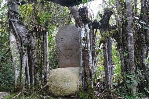 Statue dans le parc archéologique de San Agustin