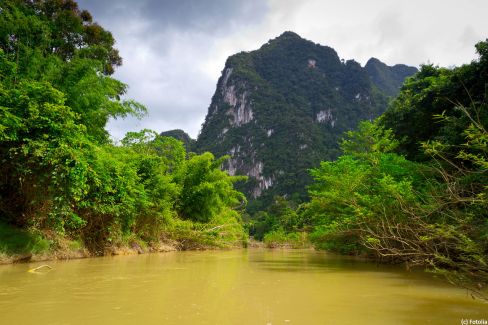Rivière dans le parc national de Khao Sok