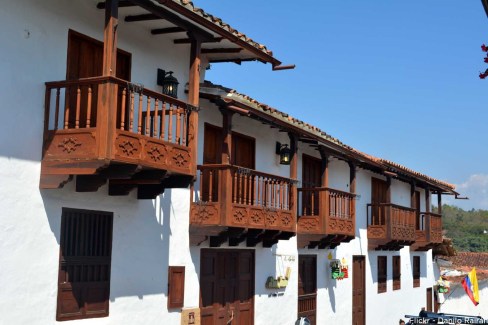 9-Barichara-1-Flickr-Danilo-Rairan-Balcon-de-bois-a-Barichara-web