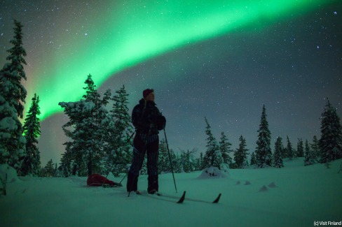 12-Visitfinland-Aurora-Sking