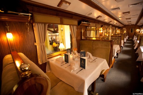 Espace restaurant du train Hiram Bingham