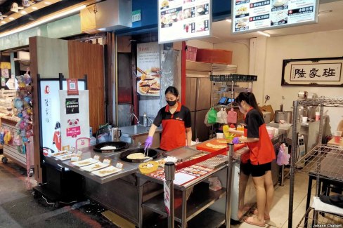 Une échoppe du marché de Tainan sur l'île de Taiwan