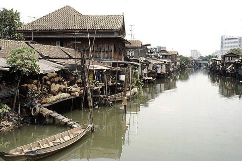 Rives des Khlongs dans le quartier de Thonburi