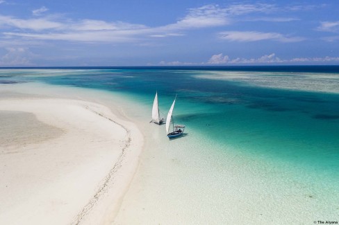 Vue aérienne de la très belle plage de sable blanc de Pemba