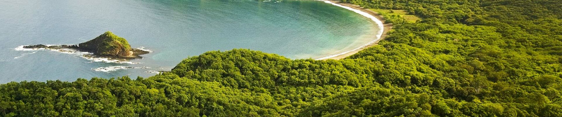 Vue aérienne du parc national Manuel Antonio - voyage sur mesure au Costa Rica avec Monde Authentique